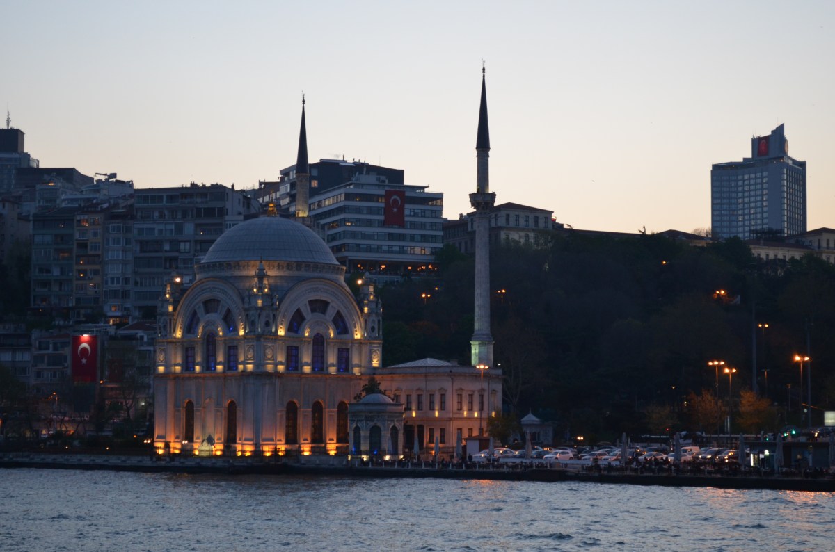 Stop managing and start&nbsp;leading