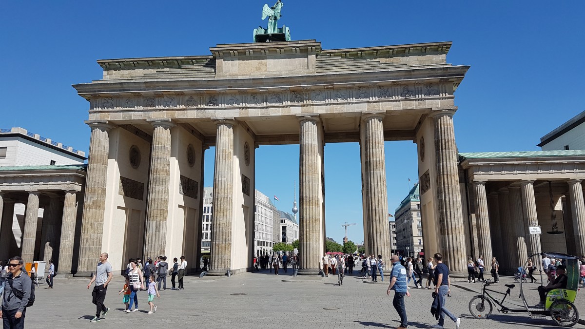 Stop Managing Start Leading: The Engaging&nbsp;Leader